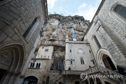 '프랑스판 엑스칼리버'로 불리던 검 '뒤랑달'이 절벽에 박혀있던 로카마두르 성지 전경. [EPA=연합뉴스]